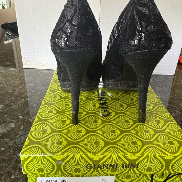 Gianni Bini Black Glitter Heels. 5 in and 1 in platform in front - Picture 3 of 7